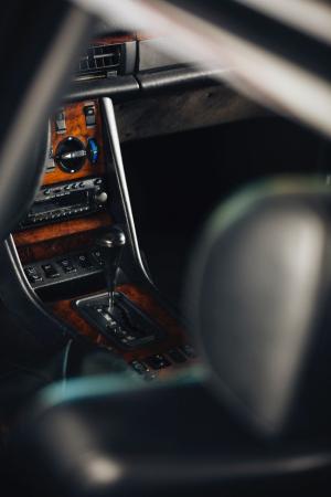 Mercedes-Benz 560 ТEL by Caro International 1990 года 